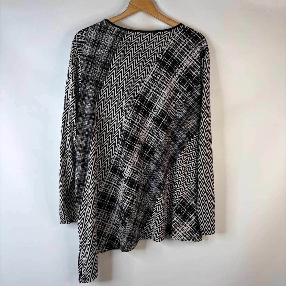 Susan Graver Liquid Knit Tunic Top Women 3X Black White Sharkbite Hem V-Neck - Picture 5 of 8